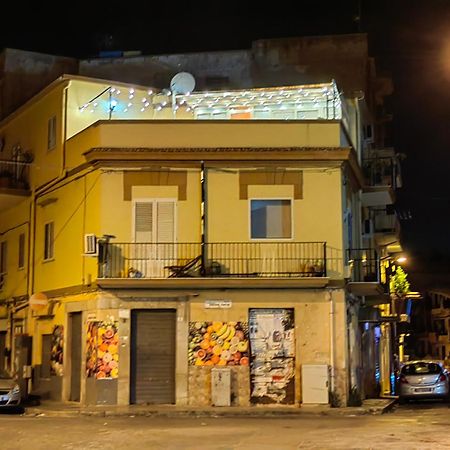 In Piazza Casavacanze Palermo Bagian luar foto