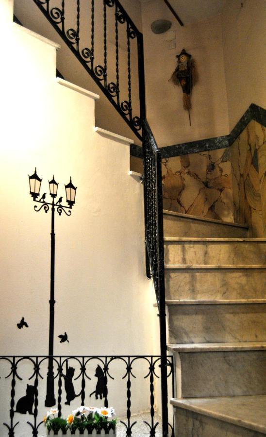 In Piazza Casavacanze Palermo Bagian luar foto