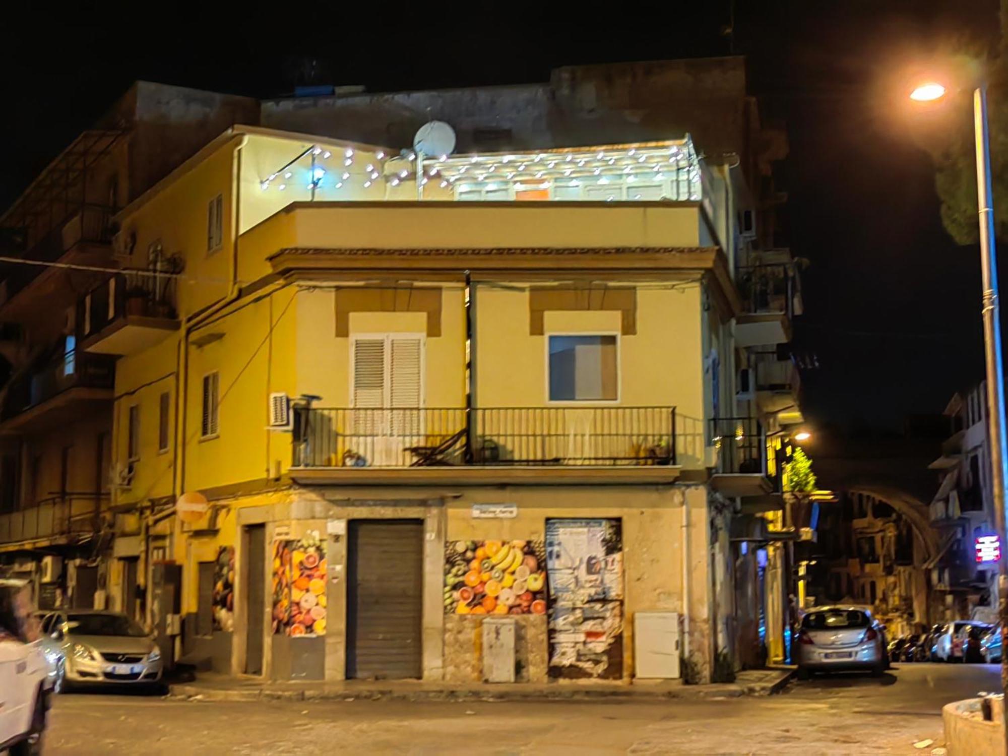 In Piazza Casavacanze Palermo Bagian luar foto